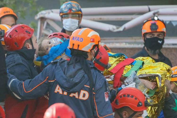 <p>Depremin simgelerinden biri olarak kayıtlara geçen Ayda Bebek de arama çalışmalarının dördüncü gününde bulunarak hastaneye kaldırılmıştı.</p>