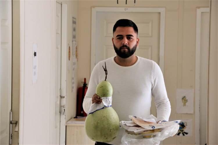 <p>Vatandaşlarımız otobüs şoförü tarafından poşete konulan eşyasını kendisi açıyor. Güven unsuru daha fazla oluyor. Bulduğumuz eşyamızı vatandaşımıza teslim etme oranımız arttı. 2022 yılında yaklaşık 10 bin tane kayıp eşyası geldiyse bunun çoğunluğu teslim ettik. Buraya çok ilginç ürünler geliyor. Vatandaşımız yemeğini unutuyor, kısa dayanacak malzemeleri de unutuyor. </p>