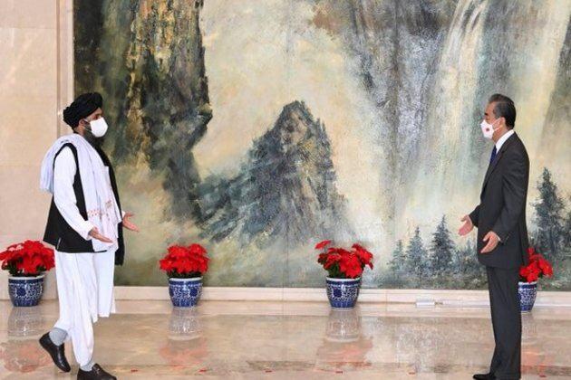 <p>Çin'in Kabil Büyükelçisi Wang ise söz konusu sözleşmenin, Çin ve Afganistan arasındaki ilişkiler açısından önemli olduğunu söyledi.</p>

<p>Çinli bir şirket ile benzer bir sözleşme önceki Afganistan hükümeti döneminde de imzalanmış ancak çeşitli sorunlar nedeniyle projeler hayata geçirilememişti.</p>
