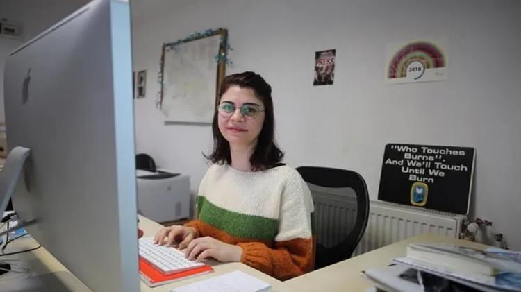 <p>Mithat Cemal Kuntay'ın "Bayrakları bayrak yapan üstündeki kandır. Toprak eğer uğrunda ölen varsa vatandır" sözlerine çirkin bir üslupla atıf yapan Çelebi, açık açık hakarette bulunmuştu.</p>
