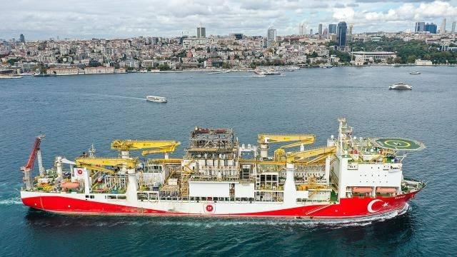 <p><strong>"GABAR TÜRKİYE'DE BÜYÜK, DÜNYA ÖLÇEĞİNDE HATIRI SAYILIR KEŞİF"</strong></p>
<p> </p>
<p>Son 5 yılda Türkiye Petrolleri üretimini yüzde 50 arttırdı. 65 bin varile kadar çıktı. 15 bin özel sektörün üretimi var. Tüketimimiz ham petrol ithalatımız 650 bin varil. Bunun üzerine 200 bin varil işlenmiş ürünü de ithal ettiğimizi düşünürsek. Geçtiğimiz yılı yüzde 10'la kapattık. Bu yıl sonu bu rakam yüzde 12'ye çıkacak. Hedefimiz Cumhuriyetimizin 100. yıldönümünde 100 bin varil. Yeni rezervler var. Bazı rezervler küçük, bazı rezervler yüksek. Adana'da bir keşfimiz oldu. Yaklaşık 8-10 milyon varil, çok yüksek değil. Asıl Gabar'da 7 kuyudan 7 bin 700 varillere çıkmış durumundayız. Kuyubaşı 1200 varilden bahsediyoruz. Türkiye ortalamasında oldukça yüksek bir seviye. Batman'da petrolümüz ağır petrol olduğu için üretim miktarımız çok yüksek değil. Biz Raman'da günlük 6 bin varil, Gabar'da son keşif yaptığımız yerde 7 kuyudan 7 bin 750 bin varil üretim yapıyoruz. Orada kuyu sayımızı artıracağız. 15'in üzerine çıkacağız. O sahanın komşu bölgelerinde sismik çalışmalarımızı tamamladık. Arkadaşlar kuyu çalışmalarını planlıyorlar. Önümüzdeki aylarda olumlu netice alırız diye düşünüyoruz. Potansiyeli yüksek saha olduğunu ilk sismik verilere baktığımızdan öğreniyoruz. Gabar'daki petrol rezervi de dünya tarihine 7. sırada girmiş oldu. Türkiye ölçeğinde büyük, dünya ölçeğinde hatırı sayılır bir keşif.</p>