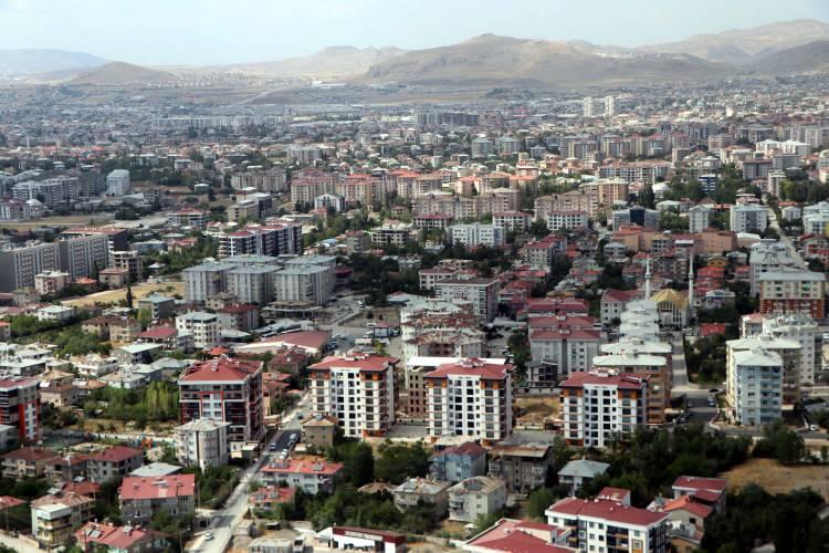 <p>Doç. Dr. Kardaş, geçmiş dönemlere bakıldığında birçok medeniyetin yer altı kaynaklarıyla ilgilendiğini belirterek, "Bu konuda Van ve çevresinde tarihte Osmanlı ve sonraki dönemde bir şeyler yapılmış mıdır diye araştırmalar yaptık.</p>
