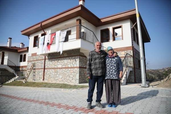 <p><strong>İKLİM DEĞİŞİKLİĞİNİN EN SOMUT GÖSTERGESİ</strong></p>
<p>İklim değişikliğinin, insanlık tarihinin gördüğü en büyük krizlerden biri olarak dünya ve insanlığı vurmaya devam ettiğini belirten Kurum, "Bir Akdeniz ülkesi olan Türkiye'nin en güzide şehirlerinden Antalya'mız da bu etkilerin en yoğun şekilde hissedildiği bölgelerimizin başında geliyor. </p>