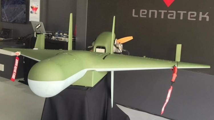 <p>Diğer yandan çift yönlü datalink ile SATCOM iletişim sistemlerine ve hedef arayışı esnasında havada dolanma (loitering) ve home-of-jam gibi gelişmiş yeteneklere sahip olduğu bilgisi alındı. </p>