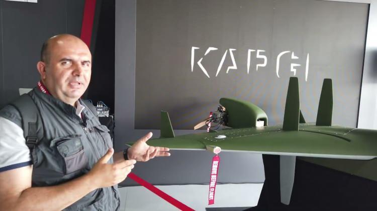 <div>Elektronik-harp sistemlerini yok etme özelliğine de sahip olan Kargı'nın muadillerinde olduğu gibi roket motoru sayesinde irtifa aldıktan sonra üzerindeki kendi motorunu çalıştırarak görev bölgesine intikal ediyor. </div>
<div> </div>
<div>
<div>Kargı, kamyonlara monte edilerek mobil olarak da kullanılabiliyor. </div>
</div>
<div> </div>
<div> </div>
