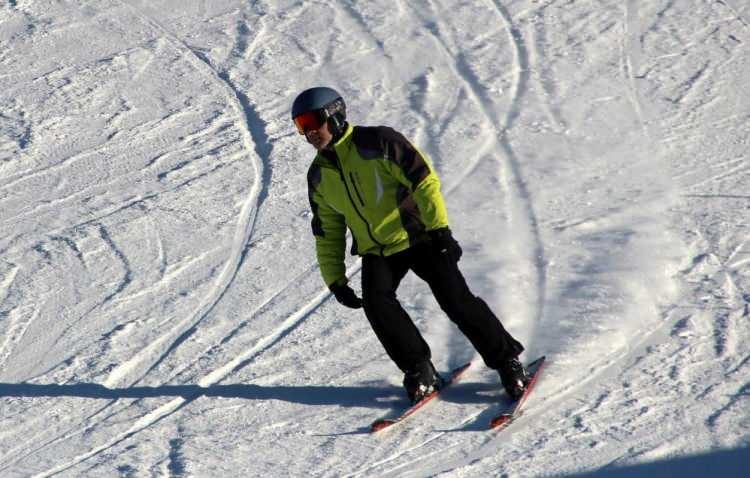 <p>Fransa ve İsviçre'deki bazı kayak merkezleri beklenen kar yağışının olmaması sonucu kapatıldı. Avrupalı kayakseverler ise rotalarını Palandöken’e çevirdi. Son zamanlarda Avrupa’dan Palandöken’e yapılan rezervasyon sayısında artış yaşandı.</p>
