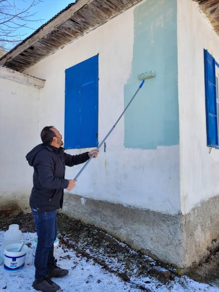 <p>Okulun açılmasıyla da ücretli öğretmenliğe başladığını anlatan Köksaldı, </p>