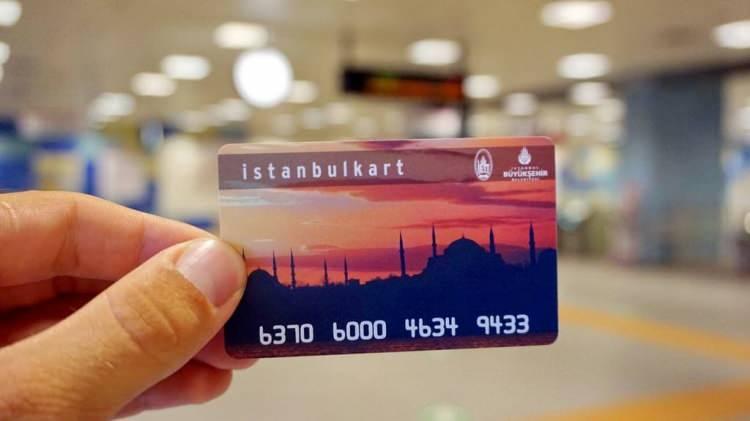 <p><span style="color:#000000"><strong>İstanbulkart kişiselleştirme işlemleri 2023 yılına girmeden gündem konular arasında yer almaya başladı. İstanbulkart vizeleme işlemleri devam ederken, kişiselleştirme yapmayanlar indirimli tarifeden yararlanamayacak. Peki İstanbulkart vizeleme işlemi nasıl yapılır? İstanbulkart online olarak nasıl kişiselleştirilir? İşte İstanbulkart mobilden vizeleme...</strong></span></p>
