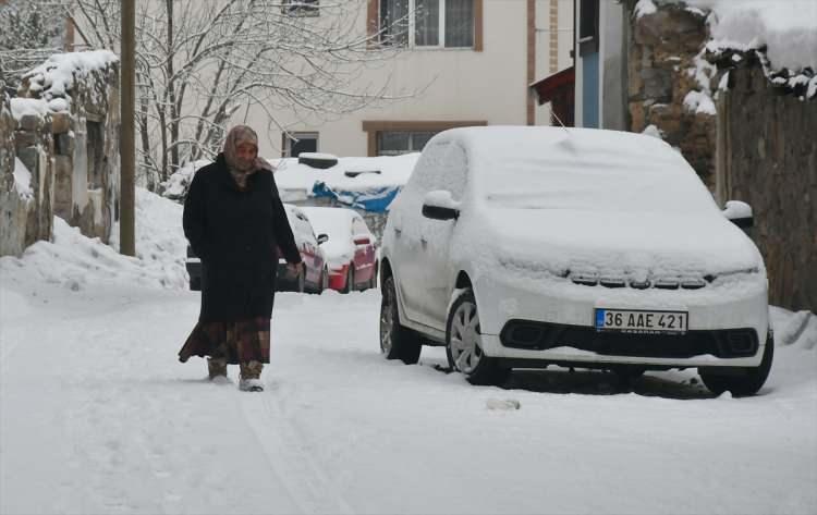 <p>Yüksek Meteoroloji Mühendisi Ahmet Köse, Türkiye'de gelecek haftadan itibaren "amansız elli" soğuklarının yaşanacağını bildirdi.</p>

