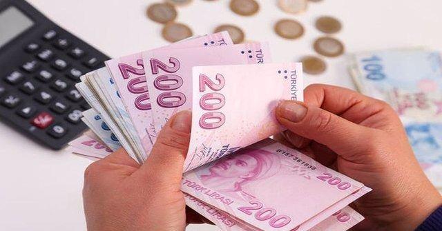 <p>Dün memur ve memur emeklilerine yüzde 25 zam yapılacağının açıklanmasının ardından Cumhurbaşkanı Recep Tayyip Erdoğan müjdeyi verdi. Cumhurbaşkanı Erdoğan, memur ve emekli maaş artış oranını yüzde 25'ten 30'a çıkarıldığını açıkladı.</p>

<p> </p>
