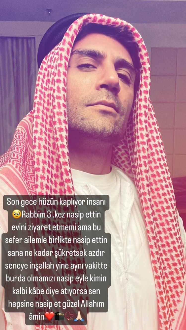 <p><span style="color:#008080"><strong>Kutsal topraklara ziyaretinin son gününde ise Yaşar hüznünü şu ifadelerle dile getirdi:</strong></span></p>
<p><span style="color:#8B4513"><strong>"Son gece hüzün kaplıyor insanı. Rabbim 3. kez nasip ettin evini ziyaret etmemi ama bu sefer ailemle birlikte nasip ettin. Sana ne kadar şükretsek azdır. Seneye inşallah yine aynı vakitte burada olmamızı nasip et güzel Allah'ım Amin."</strong></span></p>