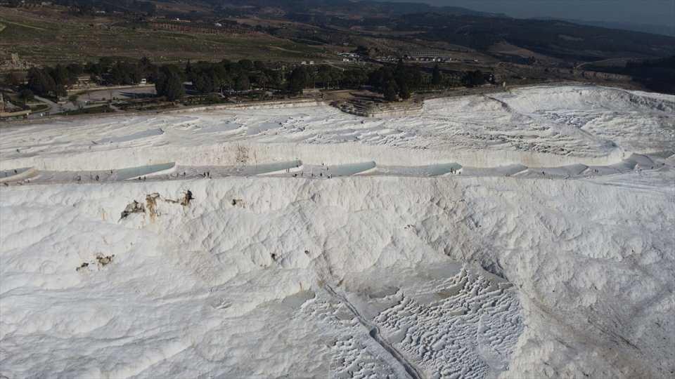 <p><strong>Çin'den ziyaretçi beklentisi</strong></p>

<p>Şen, Kovid-19 salgını sonrası turizmin hızlı şekilde toparlandığını dile getirerek, insanların birkaç yıl seyahat edemediğini, bunun da etkisiyle ciddi bir talep gösterdiğini kaydetti.</p>
