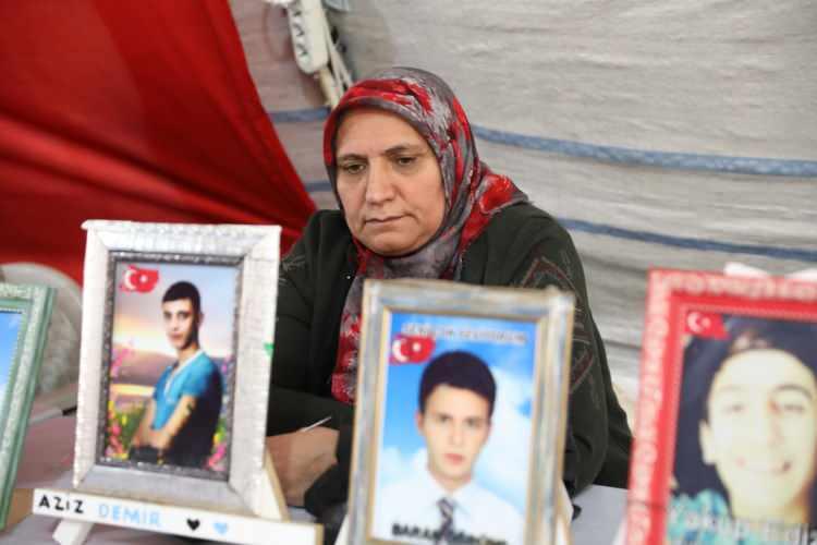 <p>Çocuklarının dağa kaçırılmasından HDP'yi sorumlu tutan ailelerin 3 Eylül 2019'da başlattığı oturma eylemi, 1218'inci gününde devam ediyor.</p>