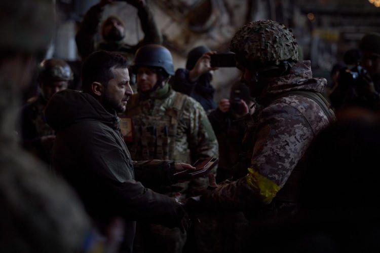 <p>Rusya'nın Ukrayna'nın altyapısını hedef aldığının altını çizen Girkin, bu taktiğin Kiev'i barış yapmaya zorlayamayacağını öne sürdü.</p>