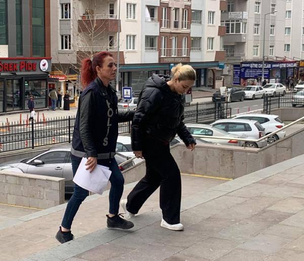 <p>Ailemin güvenini sarsmamak için evde sorun olmasın diye anneme, üvey babama ve üvey kardeşlerime Çapa Tıp Fakültesi'ni kazandığımı söyledim. Ailem sınav sonuç belgesini görmek istediğinde de gerçek sınav sonuç belgem üzerinde telefonda oynama yaparak sahte bir sınav sonuç belgesi hazırlayıp aileme gösterdim" dedi. </p>
