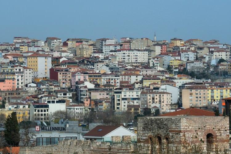 <p><strong>Yapımı devam eden konut kampanya kapsamına dahil mi?</strong></p>
<p>81 ilde bitmiş konutlar, belirli bir oranda tamamlanmış ve devam eden konutlar ile bankalarla garantörlük sözleşmesini imzalamış yeni başlayacak projeler kampanyaya dâhil olacak.</p>