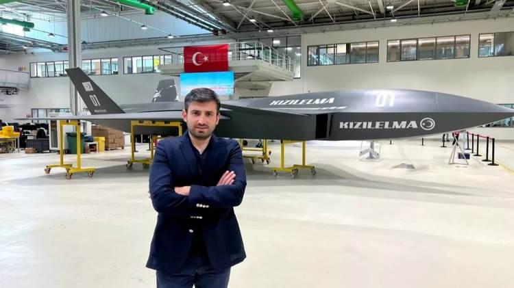 <p>Geleceğin uçan savaş sistemi olarak tasarlanan MİUS, Baykar Teknoloji imzasını taşıyor.</p>
<p>Geliştirme çalışmaları devam eden insansız uçak, turbofan motorlu ve stealth özelliklere sahip olacak. Ancak yeni bir gelişme daha var. Baykar Teknoloji lideri Selçuk Bayraktar, yerli insansız savaş uçağı Kızılelma'nın yeni bir modeli üzerinde çalıştıklarını açıkladı. </p>
<p> </p>
<p> </p>
<p> </p>