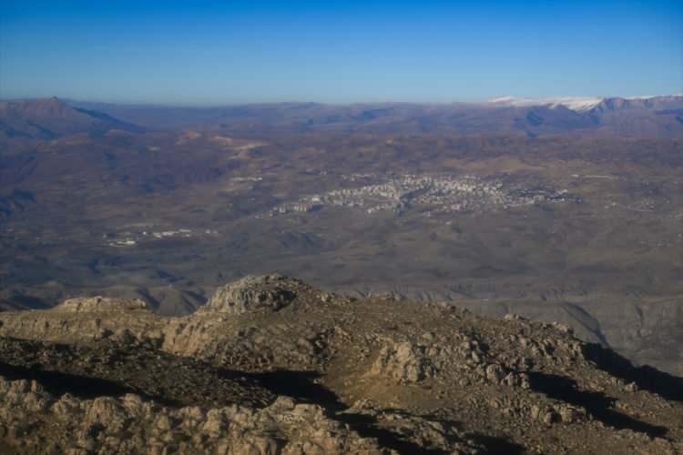 <p>Terörden temizlenen Gabar Dağı eteklerindeki Akçay ve Kayaboyun köylerinin bulunduğu bölgede yürütülen çalışmalar helikopterden görüntülendi.</p>

<p> </p>
