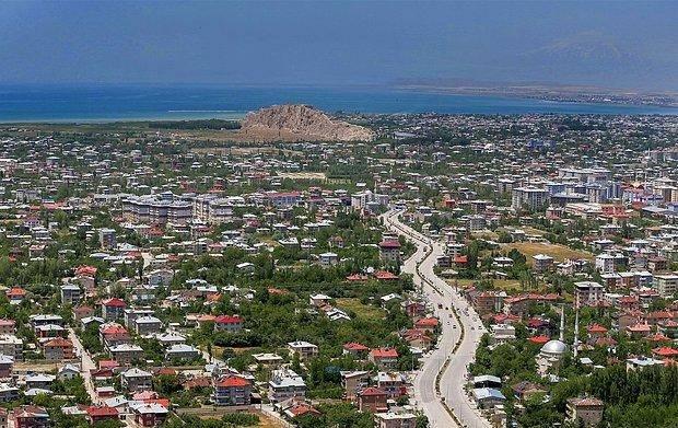 <p>Son yıllarda Karadeniz'de ve Akdeniz'de doğal gaz, aynı şekilde Siirt ve Gabar Dağ’ında petrol aramalarını da hatırlatan Doç. Dr. Kardaş, </p>