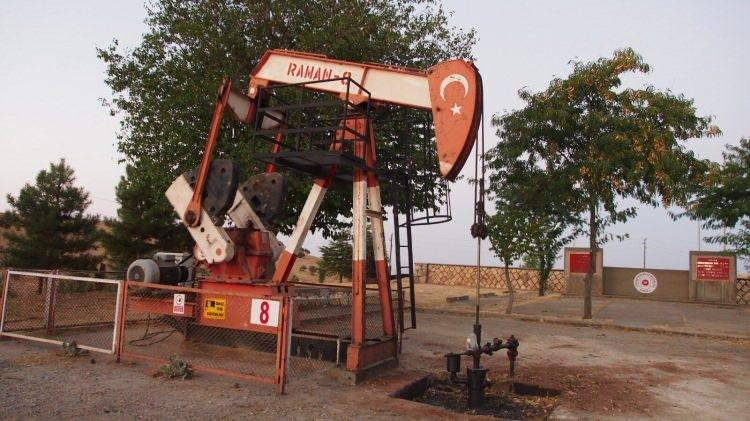 <p>. Doğuda petrolümüz çıkıyor, biz de burada çıksın istiyoruz. Yetkililerimizden buranın incelenmesini istiyoruz" dedi.</p>
