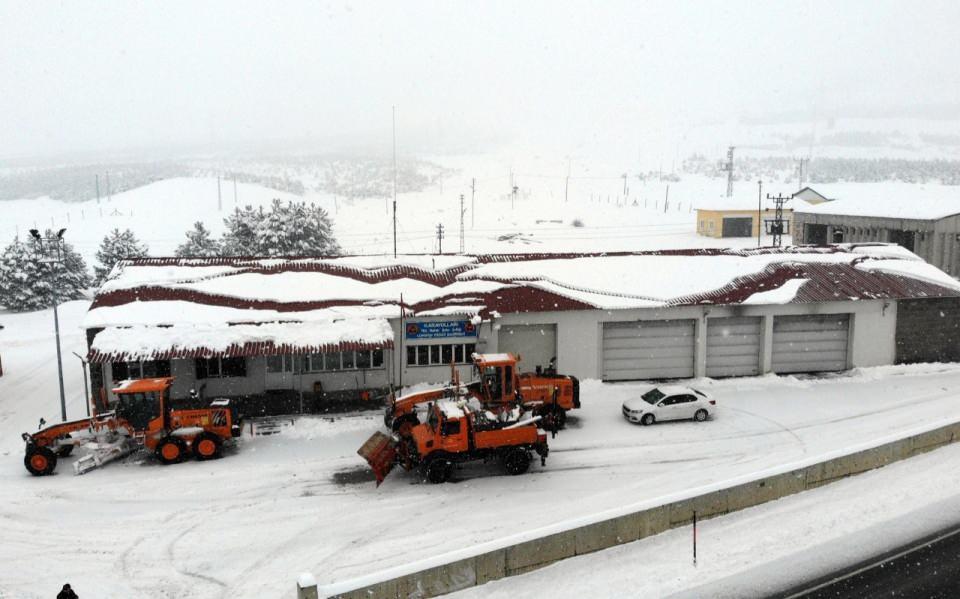 <p>Meteoroloji 12. Bölge Müdürlüğü ekiplerince yapılan son değerlendirmeye göre, havanın parçalı ve çok bulutlu, sabah saatlerinde Erzurum çevreleri ile öğlen saatlerinden sonra Bayburt ve Ardahan çevrelerinin aralık kar yağışlı geçeceği; sabah ve gece saatlerinde yer yer sis ve pus hadisesi ile birlikte buzlanma ve don olayı görüleceği beklenmekte.<br />
 </p>
