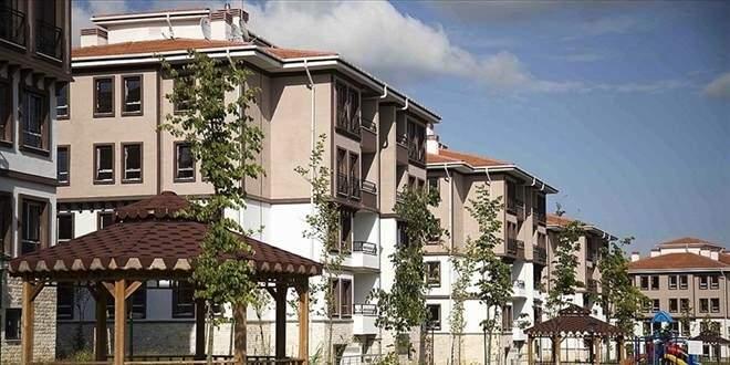 <p>Burada 100 bin konut verdik ve bu konutla alakalı ilk etapta bir model olmasını da Hazine Bakanlığımızla çalışıyoruz. Bu sistemin uygulanması için de Morged sistemini dahil edebiliriz. Burada iller bazında çalışmayı da iletiyoruz. 100 bin konutluk finansman paketinde %25'inin İstanbul diğer %75'inin de diğer illerde olmasına yönelik çalışma var. 81 ildeki vatandaşımızın bundan faydalanmasını istiyoruz.</p>