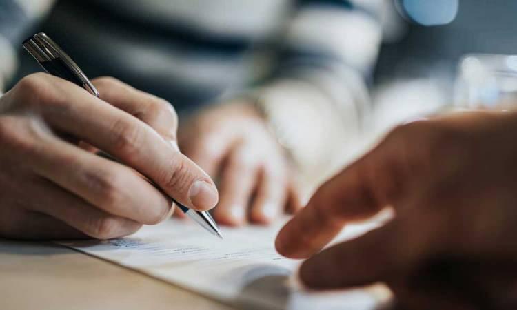 <p><span style="color:#000000"><strong>Yapılan inceleme sonucunda 20 bin TL'lik senedin üzerindeki imzanın R.Ç.'ye ait olmadığı ortaya çıktı. </strong></span></p>