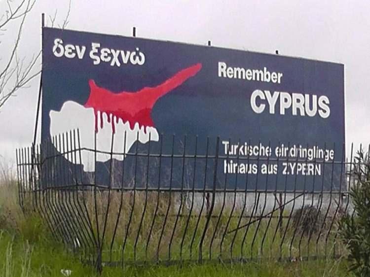 <p>Yunan makamları ise tabelaları süratli bir şekilde yenileyip, buna önlem olarak da etrafına demir perde örüyor.</p>
<p> </p>