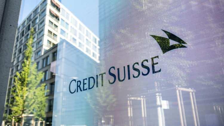 <p><strong>SAVOY OTELİ SATACAK</strong></p>
<p>Credit Suisse, 2019'dan beri Allfunds'ta da hisseye sahip. Geçen yıl halka açılan işletme 7.2 milyar euro piyasa değerinde. Yani Credit Suisse'in yüzde 8.6'lık hissesi 374 milyon frank civarında. Bankanın ayrıca, Zürih'in Paradeplatz'daki genel merkezine bakan iki yüzyıllık oteli Savoy'u satmaya çalıştığı biliniyor. (Sabah)</p>