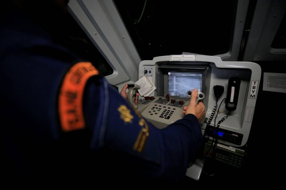 <p>"Mavi vatan" olarak tanımlanan Türkiye'nin denetimindeki deniz yetki alanlarının kolluk kuvveti olan Sahil Güvenlik Komutanlığı ekipleri, her gün bir bahriye geleneği olan "Bismillah halatlar fora" diyerek denize açılıyor.</p>

<p> </p>
