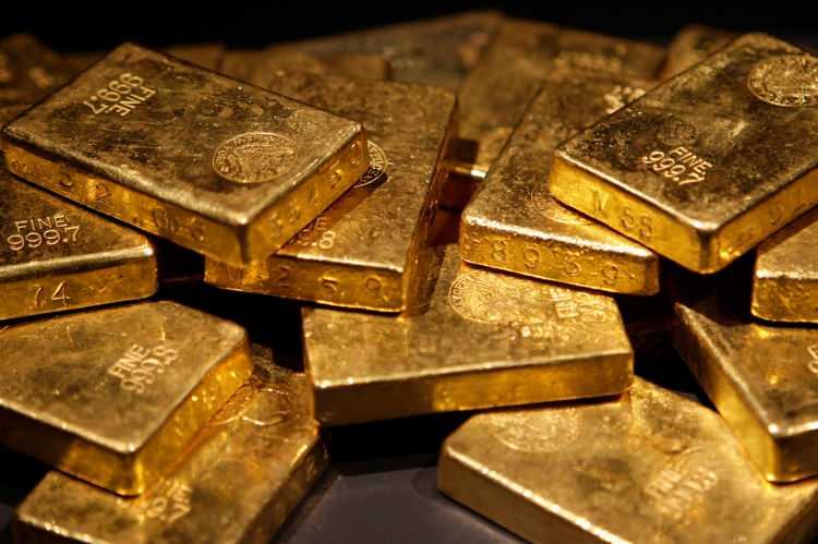<p>Ancak Fed'in faiz artırımları ve güçlenen dolar altında daha sonra düşüşe yol açtı.</p>

<p> </p>

<p>Ons fiyatı eylülde 1.622 dolara geriledi ancak yıl sonuna doğru yönünü yukarı çevirdi. 2022'yi 1.824 dolardan tamamladı.</p>

<p>Altın 2023'e ise yükselişle başladı. Bugün itibarıyla uluslararası piyasalarda 1.879 dolardan işlem gördü.</p>
