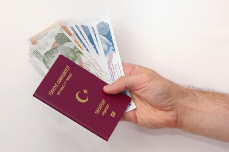 <p>T&uuml;rkiye ise 110 &uuml;lkeye vizesiz ve varışta vize se&ccedil;eneği sunarak en g&uuml;&ccedil;l&uuml; pasaportlar listesinde 52'nci sırada bulundu.</p>
