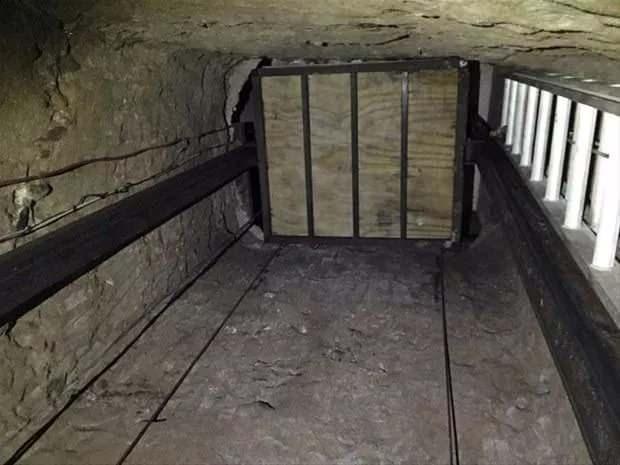 <p>Bunun için en doğrusu, ne ayakta durmak, ne de zemine çakılmadan hemen önce zıplamak.</p>
