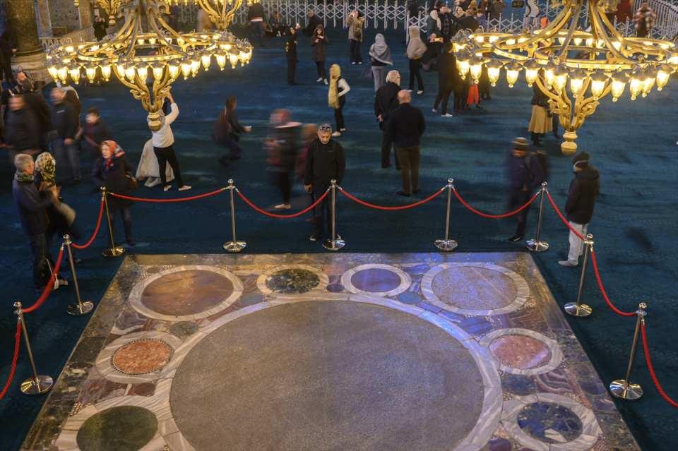 <p>Osmanlı'nın teker teker her padişahı onu sahiplenmese bugüne gelemeyeceğini fark ediyorsunuz. </p>
