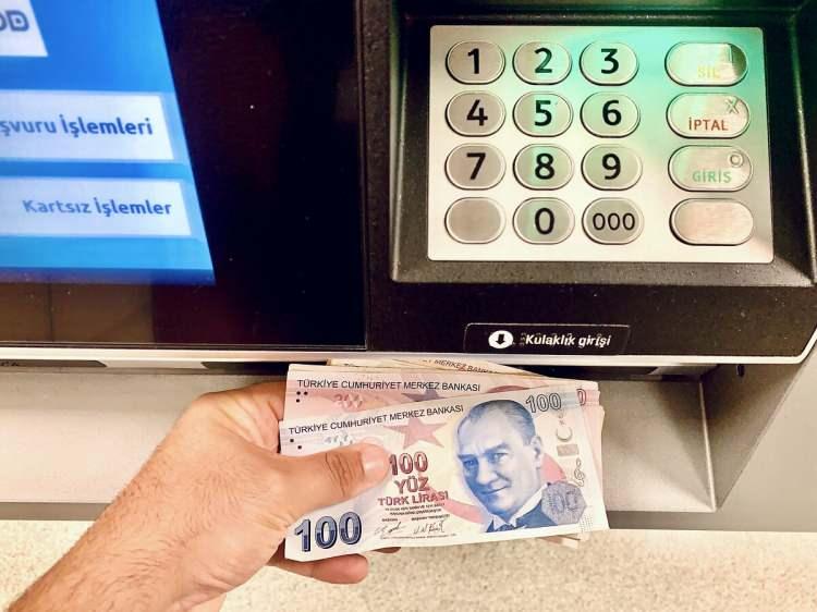 <p>Hazine ve Maliye Bakanı Nureddin Nebati, 2022 yılında zorlu küresel finansal koşullara rağmen kur korumalı mevduat (KKM) ve katılma hesaplarının, Türkiye'de finansal istikrarın korunmasında son derece etkin bir rol oynadığını belirtti.</p>
