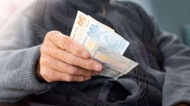 <p><strong>4C EMEKLİ MAAŞI HESAPLAMASI NASIL YAPILIR?</strong></p>

<p>Bu hesaplama işlemini uyg.sgk.gov.tr/HizmetHesabi4c/ veya e-Devlet sistemine giriş yaparak gerçekleştirebilirsiniz. Hesaplama işlemi için link üzerinden açılan ekrandan istenen bilgileri doldurmanız gerekiyor.</p>

