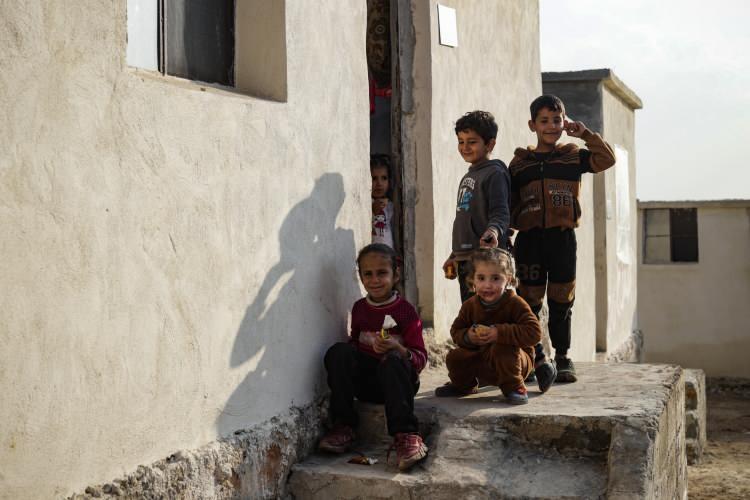 <p>Güncüm, "Yıllardır çadırlarda yaşayan ve bir çatısı, güvenliği, mahremiyeti olmayan çadırlara göre burası onlar için tabiri caizse cennet diyebiliriz." ifadesini kullandı.</p>
