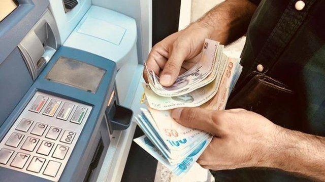 <p><strong>EN DÜŞÜK EMEKLİ MAAŞI 5 BİN 500 TL</strong></p>
<p>En düşük emekli aylığı da 3 bin 500 TL'den 5 bin 500 TL'ye çıkarıldı. En düşük emekli aylığı 2021 yılında 1500 TL idi. Geçen yıl ocak ayında 2 bin 500 TL’ye, Temmuz ayında ise 3 bin 500 TL’ye çıkartıldı.</p>
