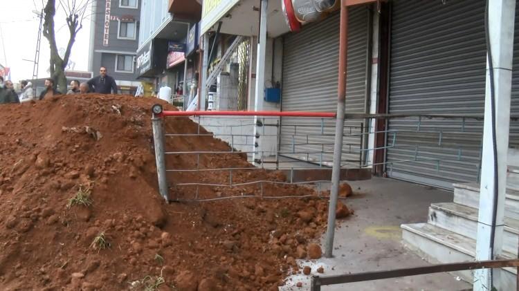 <p>Yeni yılın 6’ncı ayından sonrada 20 bin lira kira bedelinin olacağını söyledi. Dün de dükkana gelerek bizle tartıştı. Bize tehditler savurdu. </p>
