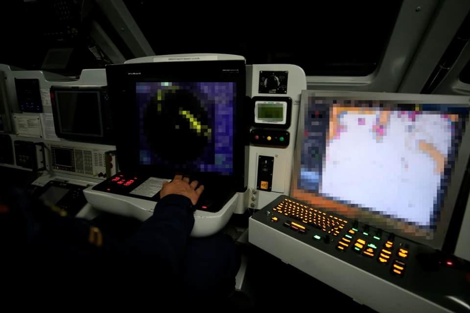 <p>Sahil Güvenlik Komutanlığı ekipleri, daha iyi bir yaşam umuduyla ülkelerini terk ederek denizde tehlikeli yolculuk yapan göçmenleri hem engelleme hem de kurtarma görevini üstleniyor.</p>
