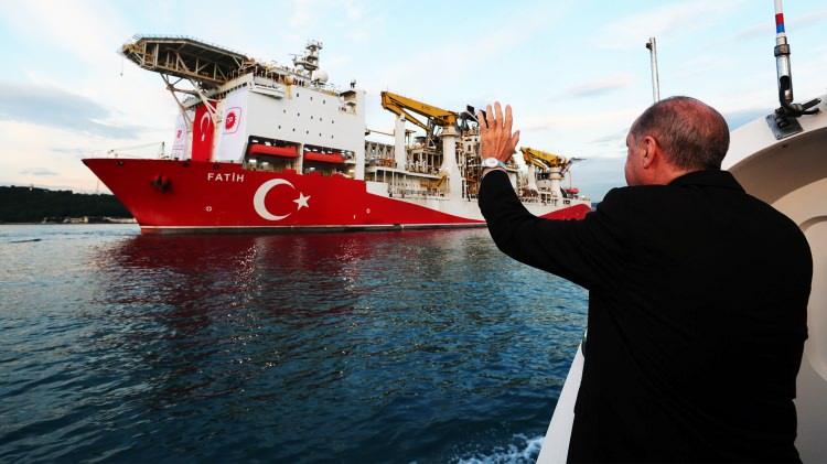 <p>Fatih Sondaj Gemisi'nin Karadeniz'de yaptığı 710 milyar metreküplük doğalgaz keşfi dünya enerji devlerinin iştahını kabarttı.</p>
