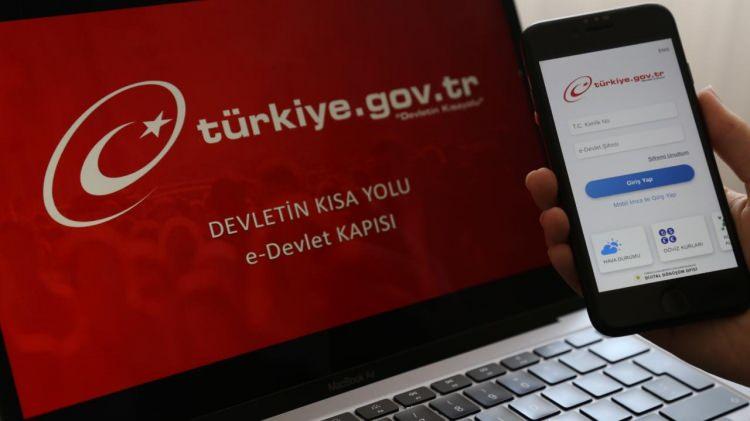 <p>Cumhurbaşkanlığı Dijital Dönüşüm Ofisi Başkanı Ali Taha Koç, askerlik işlemleri ve ikinci el araç satışları için e-Devlet'te yapılacak yeniliği duyurdu.</p>

<p> </p>

<p>Cumhurbaşkanlığı Dijital Dönüşüm Ofisi Başkanı Koç, "Türkiye'nin Dijital Dönüşüm Hamlesi" başlığı altında, komisyon üyelerine sunum yaptı.</p>
