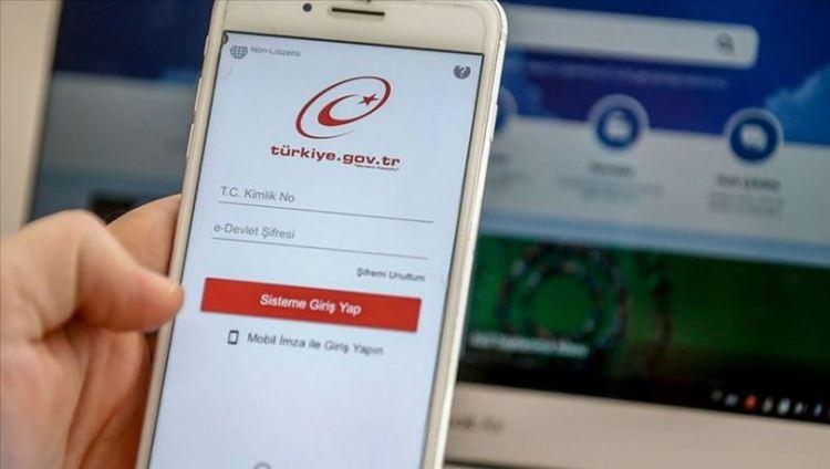 <p>Sungurlu açıklamasına şöyle devam etti: “Bugün burada, Takasbank’ın Tapu Takas hizmetini e-Devlet bünyesinden ulaşılabilir hale getirerek, CDDO ve Türksat eliyle 62 milyona yakın kullanıcıya, 942 kurum üzerinden verilen 6.735 hizmete bir yenisini daha eklemiş olmamızın gururunu sizlerle paylaşıyoruz. Bu hizmet Takasbank’ın e-Devlet’ten verdiği en kapsamlı hizmet olarak da bir başlangıç niteliği taşımaktadır.<br />
</p>