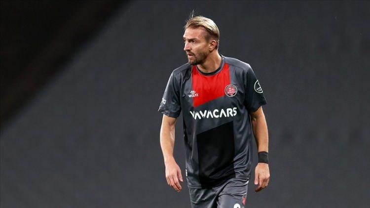 <p>Caner Erkin / Sol Bek<br />
<br />
<strong>Yaş:</strong> 34<br />
<br />
<strong>Piyasa Değeri: </strong>650 Bin Euro<br />
<br />
<strong>Son Oynadığı Takım:</strong> Fatih Karagümrük</p>