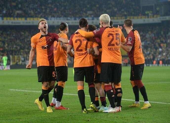<p>Portekiz basınından A Bola, Fenerbahçe'de Jorge Jesus'un mağlubiyetin sorumluluğunu üstlenmesine dikkat çekti. A Bola'da yer alan haberde, "İstanbul derbisinde Galatasaray'a 3-0 yenilen Fenerbahçe'de teknik direktör Jorge Jesus sorumluluğu üzerine aldı" yorumunda bulunuldu.</p>