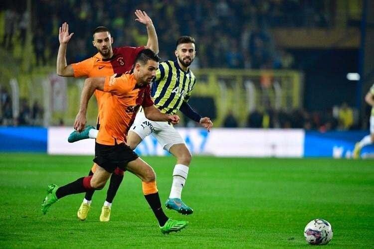 <p>News Rebeat'ın haberinde, Galatasaray'ın Arjantinli yıldızı Mauro Icardi hakkında övgü dolu ifadeler kullanıldı. Arjantinli santrforun performansını derbi zaferiyle paralel orantıda tutan News Rebeat, "Mauro Icardi'den klasik Türk derbisinde 15 dakikalık gazap! Asist, şık bir gol ve tartışmalı gol sevinci" denildi.</p>