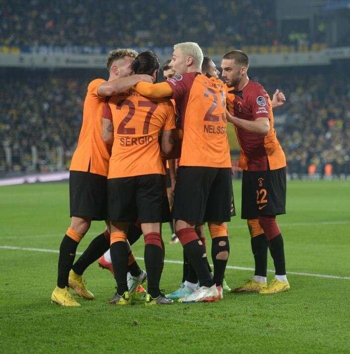 <p>Portekiz basınından Sapo Desporto'da yer alan haberde, "Galatasaray, Süper Lig'in 18'inci hafta maçında Fenerbahçe'yi 3-0 yenerek İstanbul derbisinin büyük galibi oldu" yorumunda bulunuldu.</p>