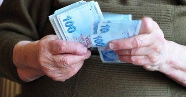 <p>EMEKLİ MAAŞI HESAPLAMA İŞLEMİ NASIL YAPILIR?</p>
<p>SSK emekli maaşı hesaplaması Sosyal Güvenlik Kurumu'nun resmi internet sitesi üzerinden yapılıyor. Fakat şu an siteye girildiğinde '2023 yılı Ocak dönemi aylık artışı verileri sisteme yükleninceye kadar uygulama geçici olarak kapatılmıştır.' uyarısıyla karşılaşılıyor.</p>
<p> </p>