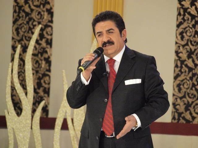 <p><span style="color:#000000"><strong>Gazeteci Oktay Candemir'in, Burhan &Ccedil;a&ccedil;an'ın &ouml;l&uuml;m haberinden sonra attığı "Ağrı Eleşkirtli olmasına rağmen hayatı boyunca Erzurumlu olduğunu s&ouml;yledi. Yıllarca K&uuml;rt&ccedil;e şarkıları T&uuml;rk&ccedil;eleştirerek kendine m&uuml;zik piyasasında yer edindi. Onu en iyi 'Siyaset konuşmayalım' diyen Beyaz'a, 'O zaman git Burhan &Ccedil;a&ccedil;an'ı &ccedil;ağır' diyen Ahmet Kaya &ouml;zetlemiştir." şeklindeki skandal tweeti karşısında sessizliğini bozan Ey&uuml;boğlu adeta ateş p&uuml;sk&uuml;rd&uuml;.&nbsp;</strong></span></p>
