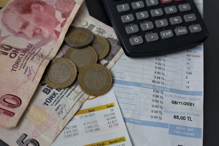 <p>Sunulan hizmetlere e-Devlet kanalı üzerinden direkt aratılarak veya e-Devlet kanalındaki kurumlar sekmesinde PTT AŞ'nin altında listelenen hizmetler yoluyla ulaşılabiliyor. </p>
